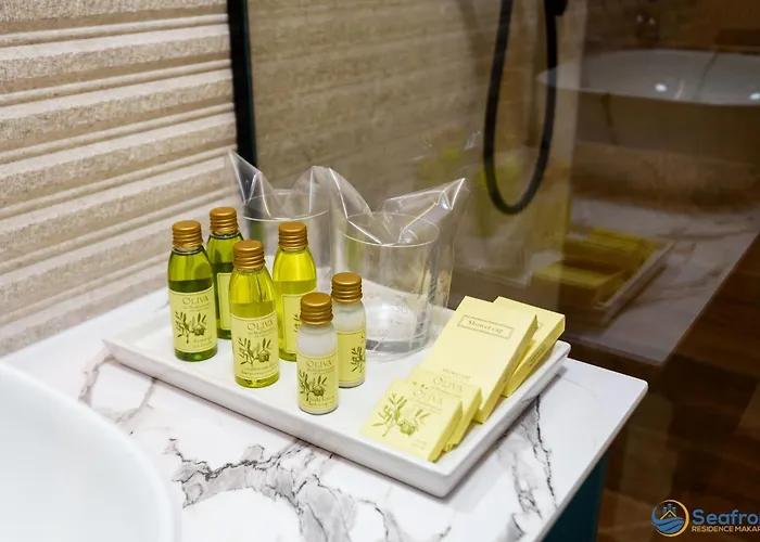 Seafront Apartment Makarska