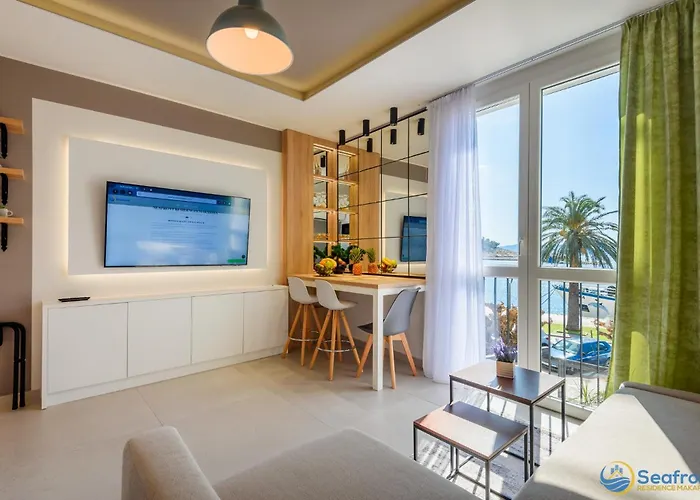 Apartment Seafront Makarska