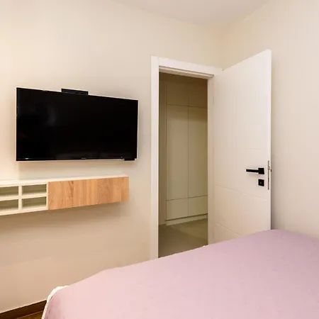 Seafront מאקרסקה